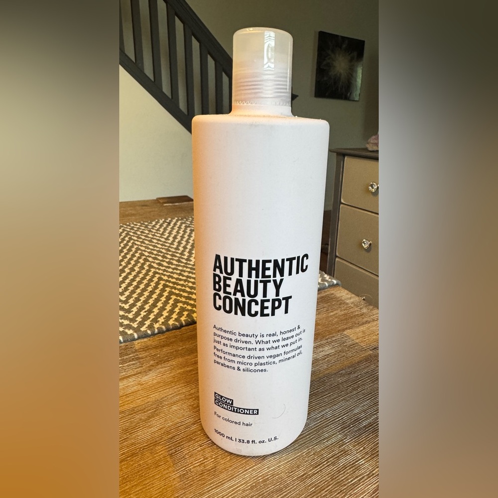Authentic Beauty Concept Glow Conditioner for color treated hair 33.8oz